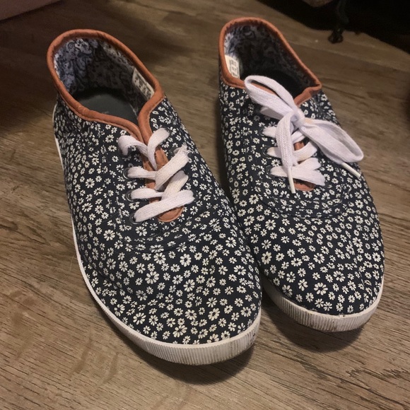 basic editions canvas shoes